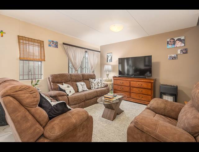 2 BEDROOM TOWNHOUSE FOR SALE IN PARKLANDS